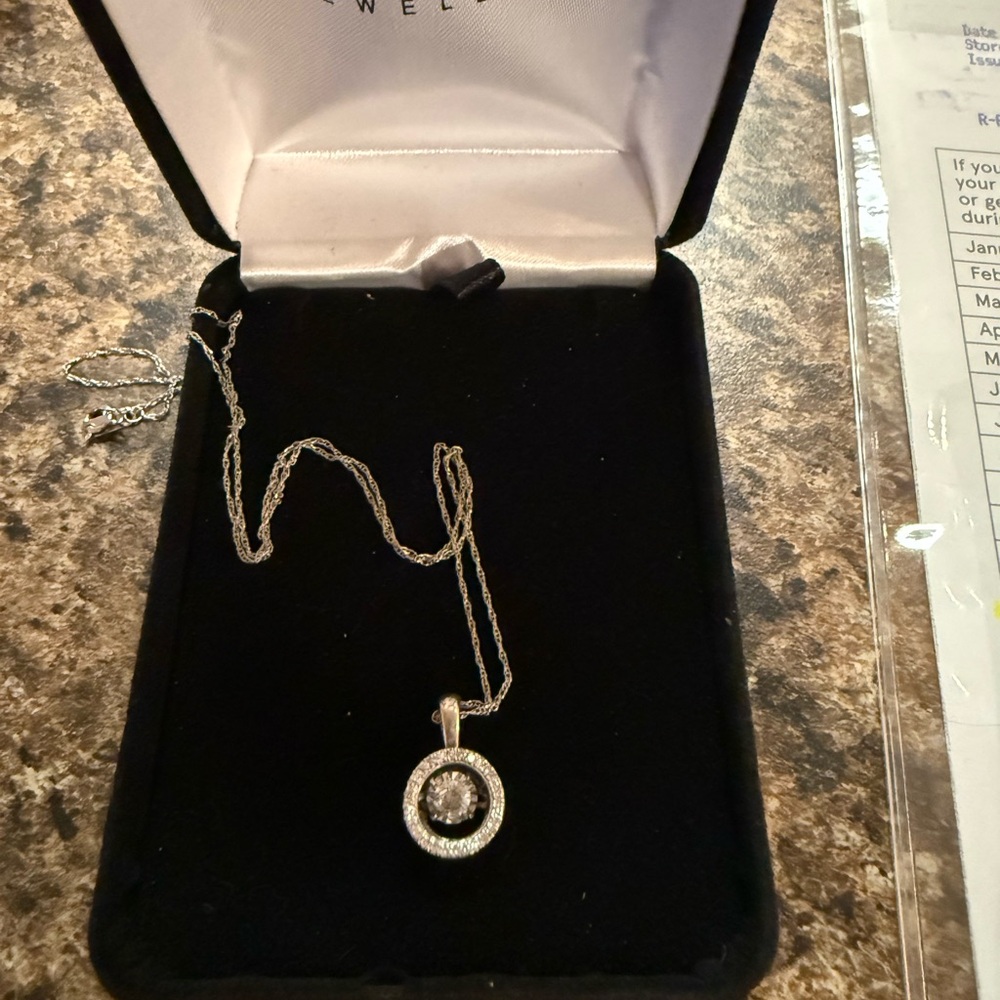 Elegant Silver Pendant Necklace